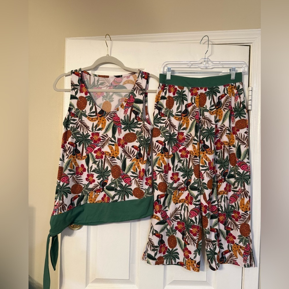 Cuddl Duds Floral and Leaf Print Top